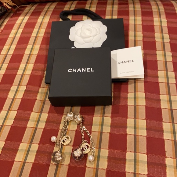 Authentic Chanel earrings - Picture 6 of 13